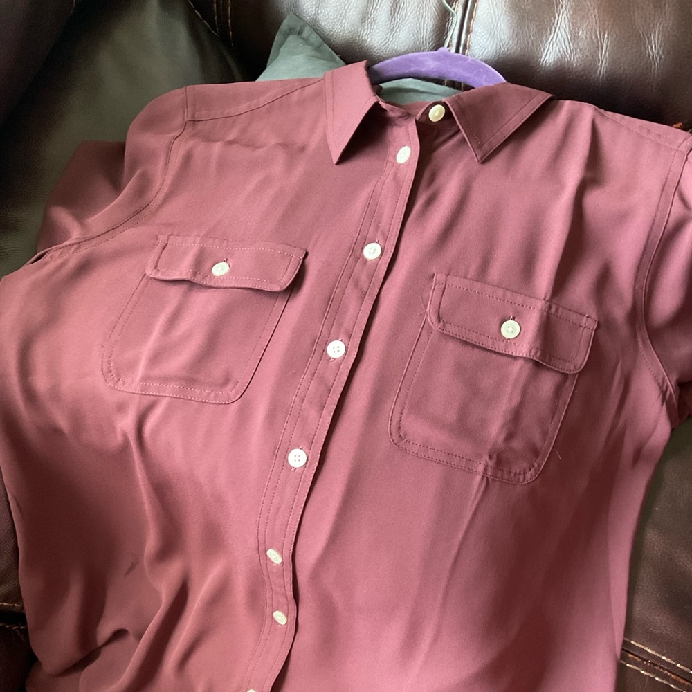Ann Taylor Loft Petite Cranberry Button Front Top NWOT - Picture 5 of 9